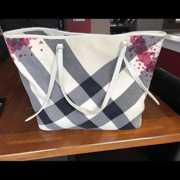 Burberry Confetti Hearts XL Canvas Tote - Picture 2 of 8